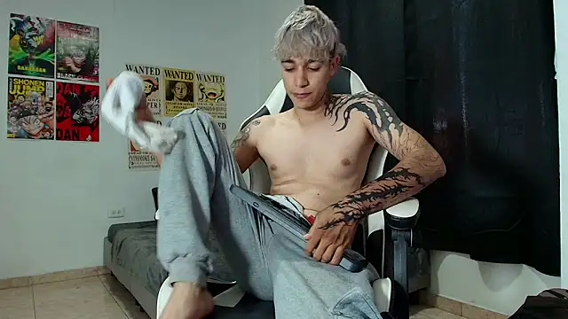 Snapshot of Zacktk7 chatting on 03-17-25, 09:34 Zacktk7 online show from 03-17-25, 09:34