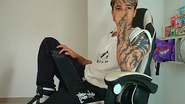 Snapshot of Zacktk7 chatting on 02-03-26, 08:25 Zacktk7 online show from 02-03-26, 08:25