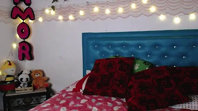 Snapshot of zarquita99 chatting on 01-10-25, 04:44 zarquita99 online show from 01-10-25, 04:44