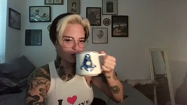 Snapshot of Alexandersonxo chatting on 10-05-25, 08:34 Alexandersonxo online show from 10-05-25, 08:34