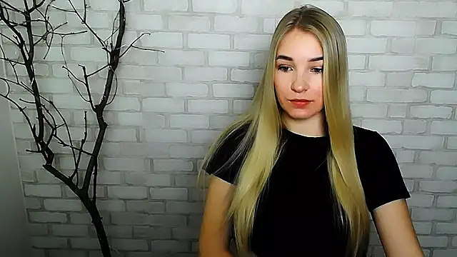 Snapshot of Queen_ofLove chatting on 12-15-24, 02:16 Queen ofLove online show from 12-15-24, 02:16