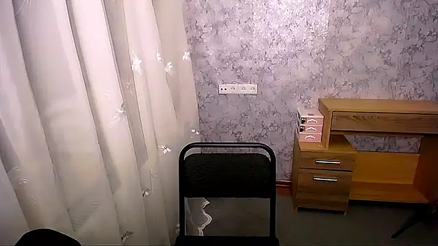 Snapshot of Queen_ofLove chatting on 12-23-24, 05:00 Queen ofLove online show from 12-23-24, 05:00