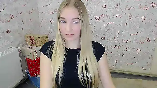 Snapshot of Queen_ofLove chatting on 02-07-25, 11:56 Queen ofLove online show from 02-07-25, 11:56