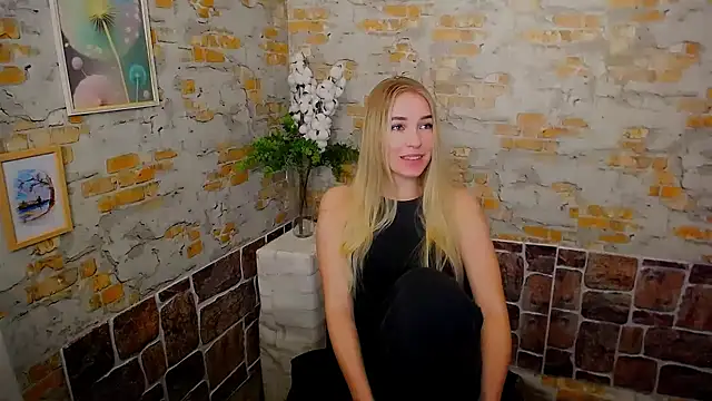 Snapshot of Queen_ofLove chatting on 02-13-25, 03:14 Queen ofLove online show from 02-13-25, 03:14