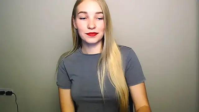 Snapshot of Queen_ofLove chatting on 10-23-25, 09:46 Queen ofLove online show from 10-23-25, 09:46