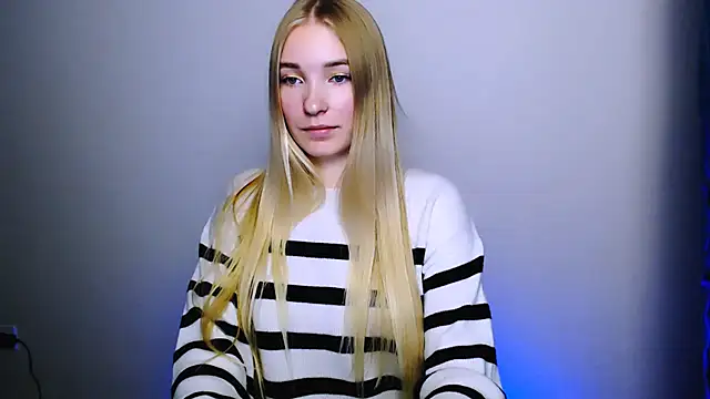 Snapshot of Queen_ofLove chatting on 10-30-25, 10:10 Queen ofLove online show from 10-30-25, 10:10