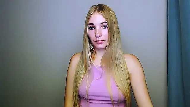 Snapshot of Queen_ofLove chatting on 11-23-25, 08:19 Queen ofLove online show from 11-23-25, 08:19