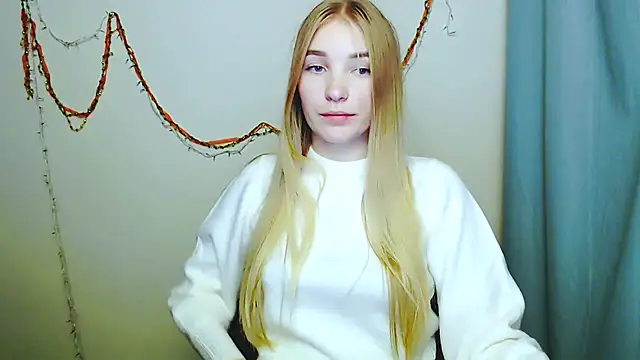 Snapshot of Queen_ofLove chatting on 12-18-25, 08:59 Queen ofLove online show from 12-18-25, 08:59