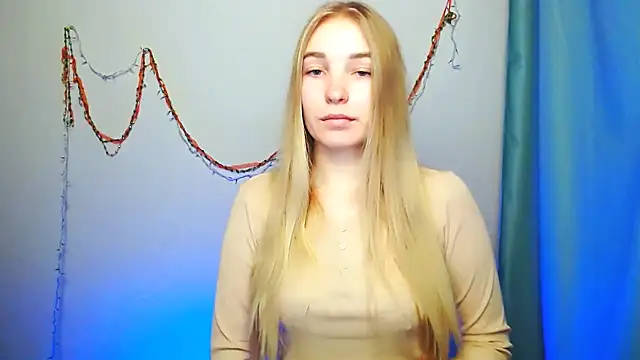 Snapshot of Queen_ofLove chatting on 12-21-25, 02:46 Queen ofLove online show from 12-21-25, 02:46