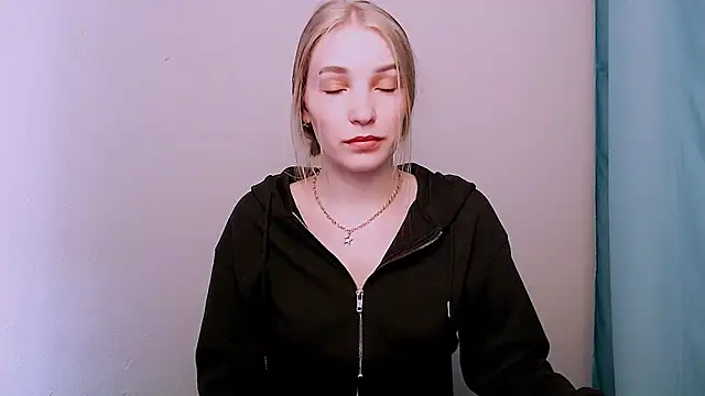 Snapshot of Queen_ofLove chatting on 03-05-26, 01:29 Queen ofLove online show from 03-05-26, 01:29