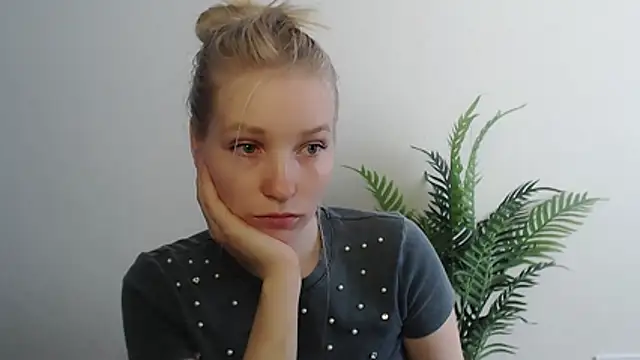 Queen ofLove online show from 04-30-26, 07:47