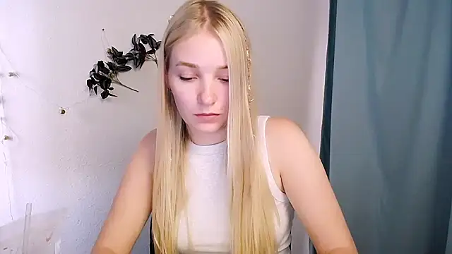 Snapshot of Queen_ofLove chatting on 06-02-26, 08:05 Queen ofLove online show from 06-02-26, 08:05