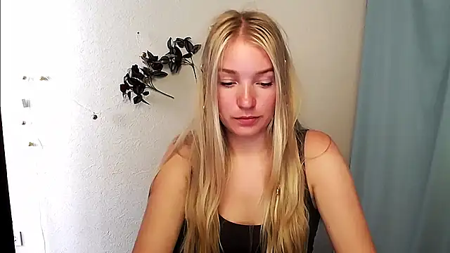 Snapshot of Queen_ofLove chatting on 06-07-26, 11:47 Queen ofLove online show from 06-07-26, 11:47