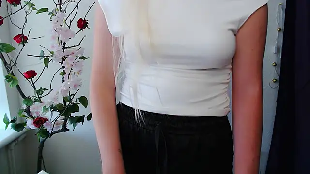 Snapshot of Queen_ofLove chatting on 06-21-26, 07:55 Queen ofLove online show from 06-21-26, 07:55