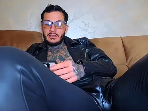 Snapshot of MentoXXL chatting on 03-19-26, 01:37 MentoXXL online show from 03-19-26, 01:37