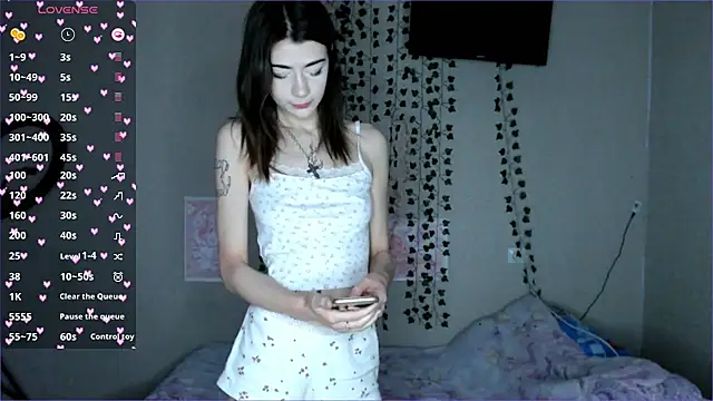 Snapshot of Cyber_hoe chatting on 12-22-24, 03:00 Cyber hoe online show from 12-22-24, 03:00