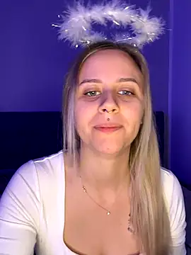 lunawolf21 online show from 12-04-25, 07:39