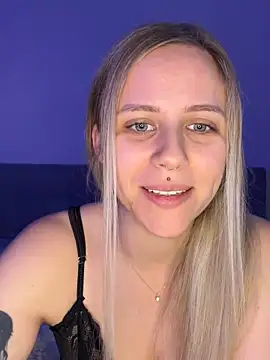 lunawolf21 online show from 12-18-25, 07:36