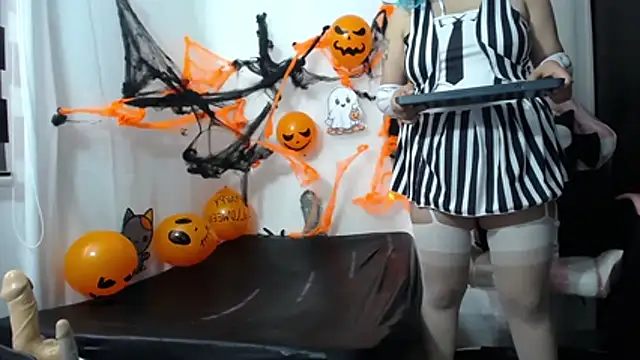 Niuk mei online show from 10-26-25, 01:17