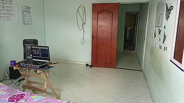 luxandracon23 online show from 02-24-25, 07:52