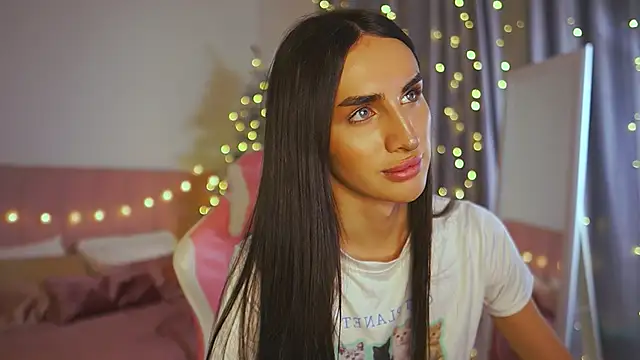 Snapshot of Kim_Oberlin_ chatting on 12-24-24, 04:51 Kim Oberlin online show from 12-24-24, 04:51