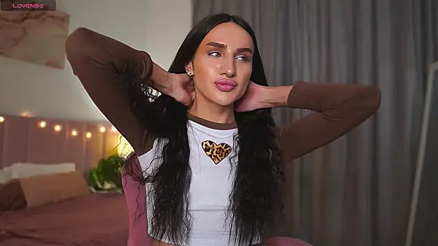 Snapshot of Kim_Oberlin_ chatting on 02-25-25, 10:37 Kim Oberlin online show from 02-25-25, 10:37