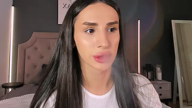 Snapshot of Kim_Oberlin_ chatting on 11-10-25, 04:17 Kim Oberlin online show from 11-10-25, 04:17