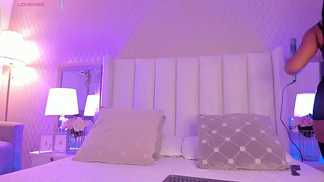 SophiaSmiiths  online show from 11-07-25, 09:04