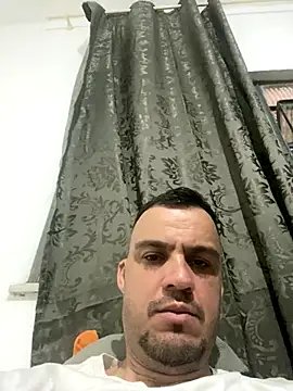 Snapshot of Vaguinhowqs chatting on 11-19-25, 03:45 Vaguinhowqs online show from 11-19-25, 03:45