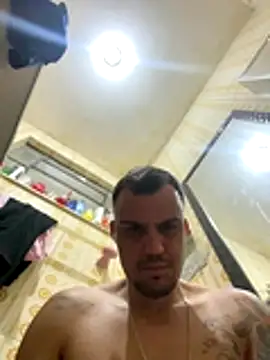 Snapshot of Vaguinhowqs chatting on 12-17-25, 10:32 Vaguinhowqs online show from 12-17-25, 10:32