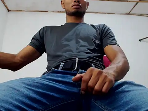 Snapshot of fernandez_latinblackk chatting on 01-05-25, 01:24 fernandez latinblackk online show from 01-05-25, 01:24