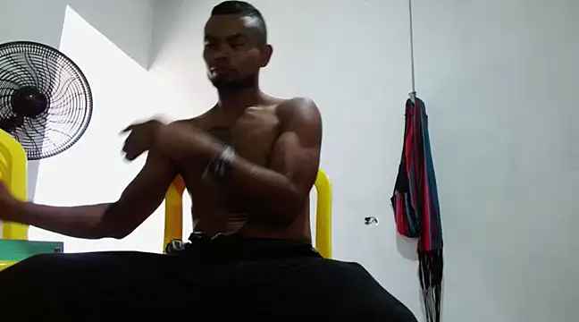Snapshot of fernandez_latinblackk chatting on 03-09-25, 05:17 fernandez latinblackk online show from 03-09-25, 05:17