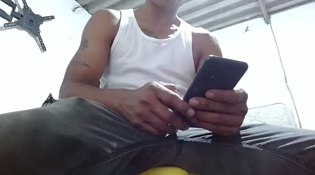 Snapshot of fernandez_latinblackk chatting on 03-17-25, 01:57 fernandez latinblackk online show from 03-17-25, 01:57