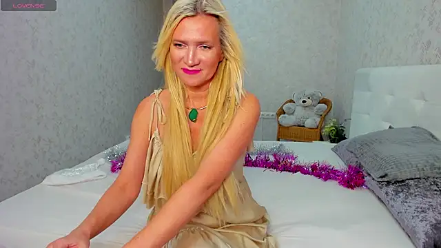 Luna  Lewis online show from 12-27-24, 08:24