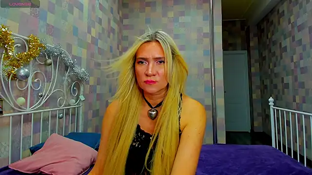 Luna  Lewis online show from 01-08-25, 08:06