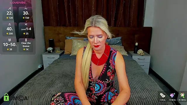 Luna  Lewis online show from 10-24-25, 08:33