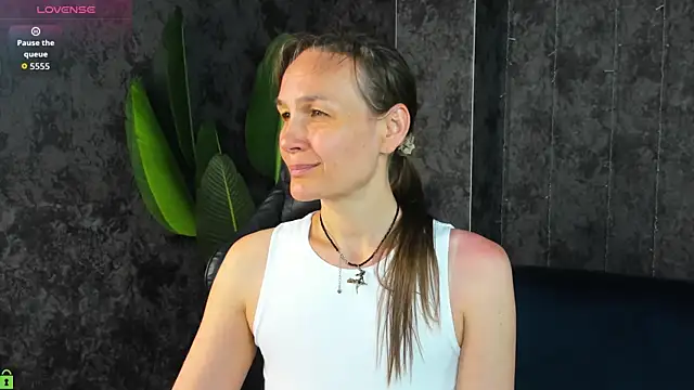 Snapshot of Lillian_White chatting on 06-13-26, 12:52 Lillian White online show from 06-13-26, 12:52