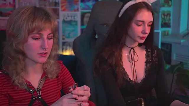 Snapshot of LuxRayi chatting on 12-20-24, 06:40 LuxRayi online show from 12-20-24, 06:40