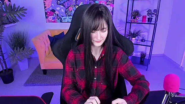 Snapshot of LuxRayi chatting on 03-13-25, 08:54 LuxRayi online show from 03-13-25, 08:54