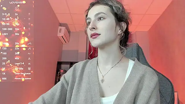 Snapshot of LuxRayi chatting on 11-05-25, 02:44 LuxRayi online show from 11-05-25, 02:44