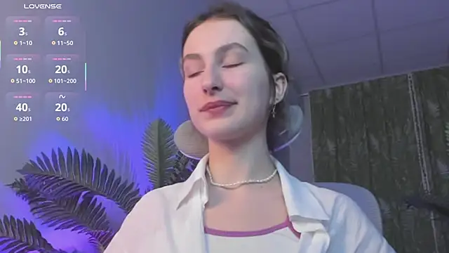 Snapshot of LuxRayi chatting on 01-16-26, 02:48 LuxRayi online show from 01-16-26, 02:48