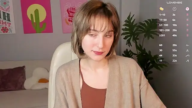 Snapshot of LuxRayi chatting on 02-14-26, 05:37 LuxRayi online show from 02-14-26, 05:37