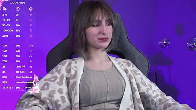 Snapshot of LuxRayi chatting on 03-05-26, 06:09 LuxRayi online show from 03-05-26, 06:09