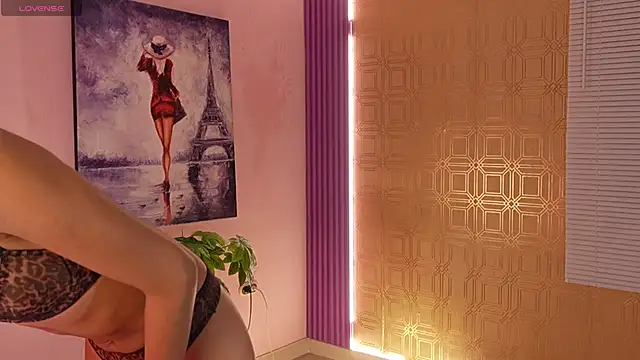 Bella19  online show from 12-16-25, 09:53