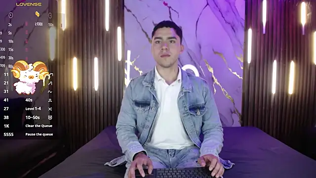 Snapshot of LiamNovak chatting on 11-22-25, 12:15 LiamNovak online show from 11-22-25, 12:15