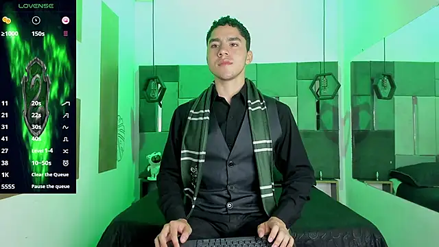 Snapshot of LiamNovak chatting on 12-04-25, 12:03 LiamNovak online show from 12-04-25, 12:03