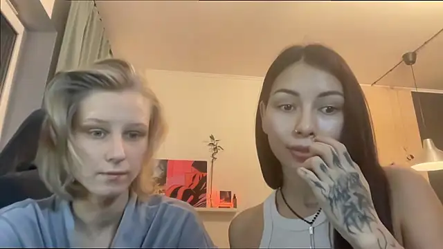 KatiKate online show from 10-31-25, 03:46