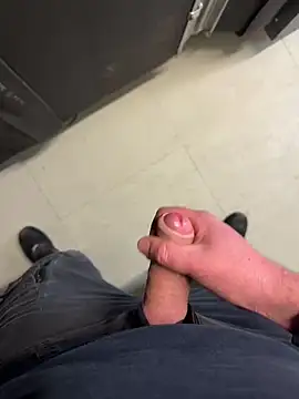 Snapshot of Abenteuerman chatting on 12-10-24, 12:49 Abenteuerman online show from 12-10-24, 12:49