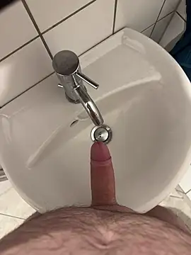 Snapshot of Abenteuerman chatting on 12-23-24, 06:44 Abenteuerman online show from 12-23-24, 06:44