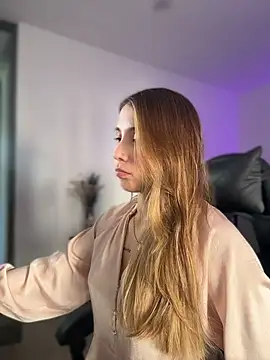 Snapshot of SophieRaily_ chatting on 02-10-26, 08:35 SophieRaily online show from 02-10-26, 08:35